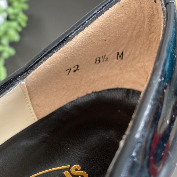 Spanish Leather Black and White Striped Pumps - Picture 5 of 11